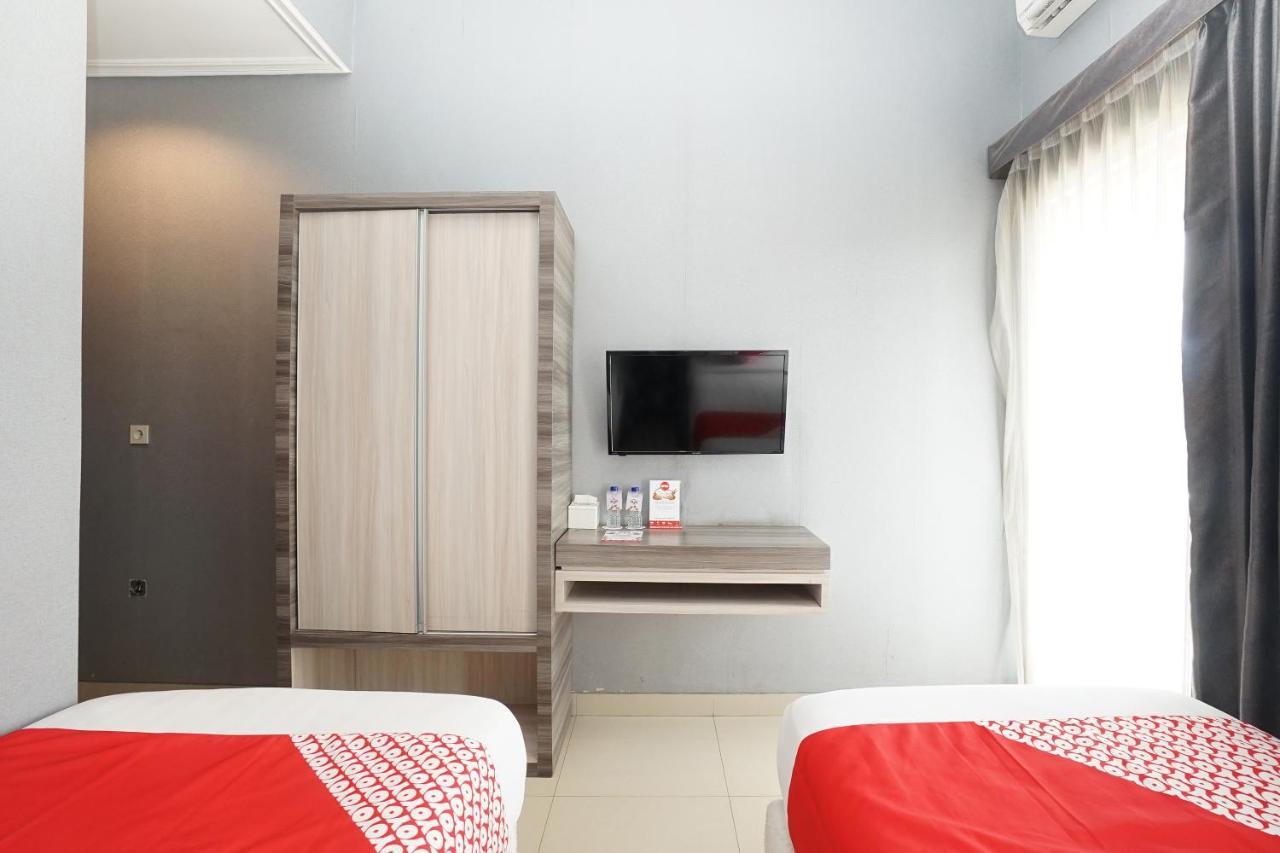 Oyo 289 Hotel Dalwa Syariah Pasuruan Exterior foto