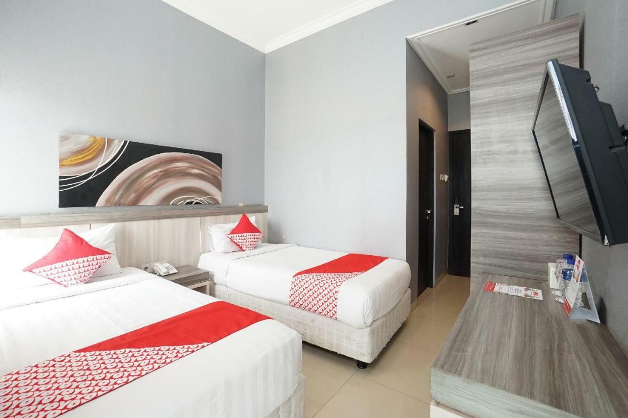 Oyo 289 Hotel Dalwa Syariah Pasuruan Exterior foto