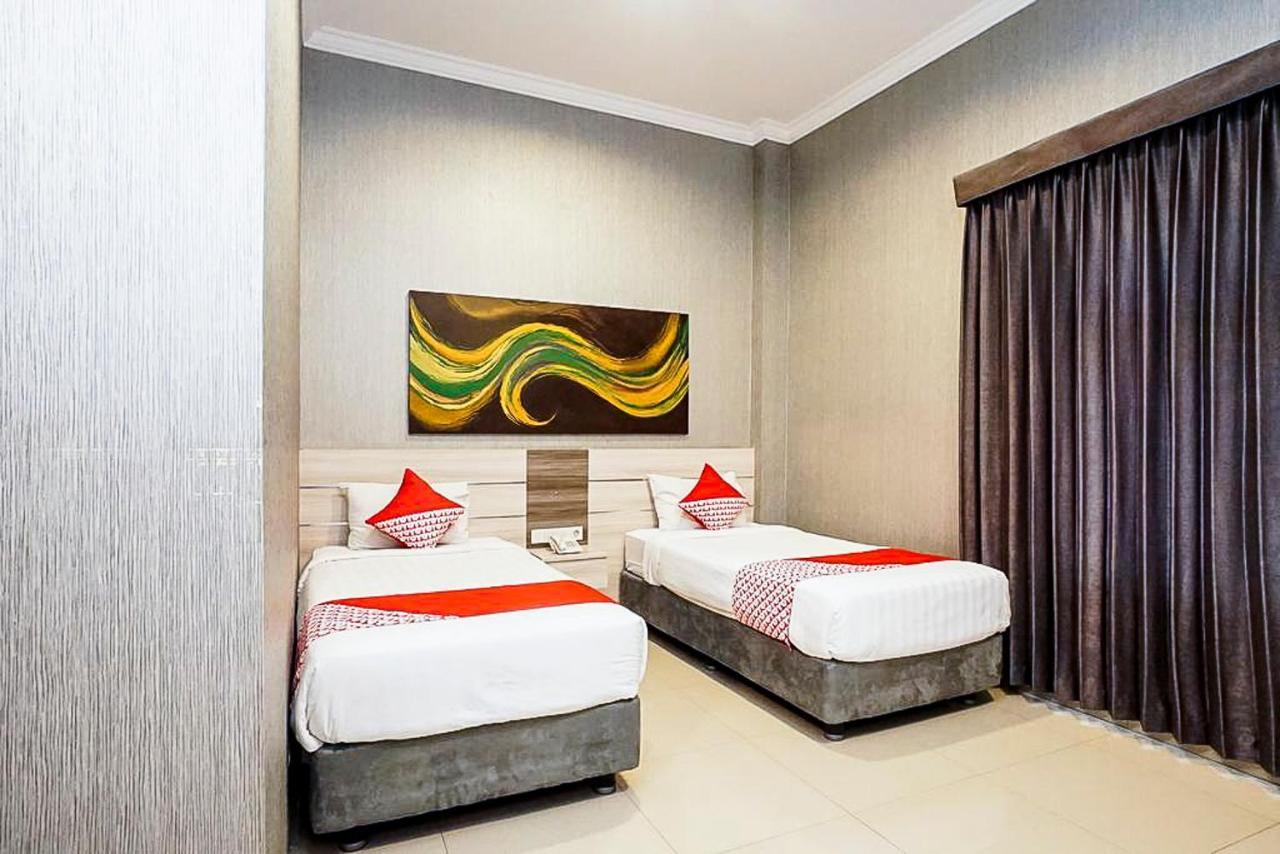 Oyo 289 Hotel Dalwa Syariah Pasuruan Exterior foto