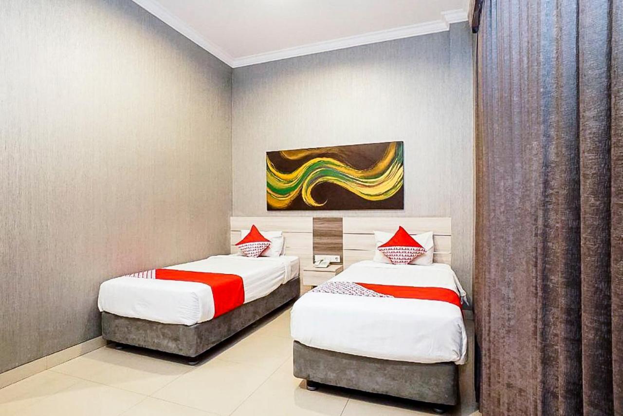 Oyo 289 Hotel Dalwa Syariah Pasuruan Exterior foto