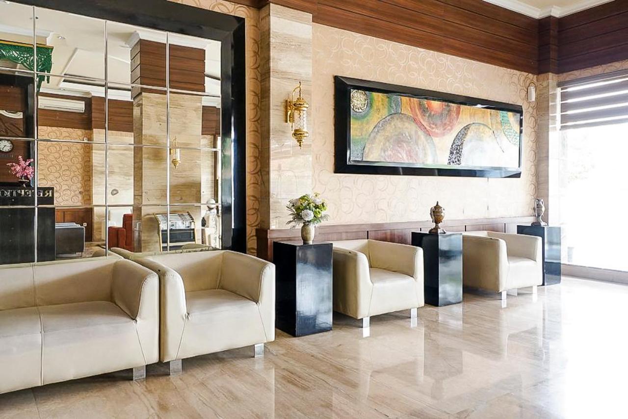 Oyo 289 Hotel Dalwa Syariah Pasuruan Exterior foto